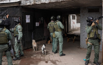 Operativo de seguridad en Fuerte Apache para encontrar al asesino de un policía: más de 20 allanamientos, drones y helicópteros