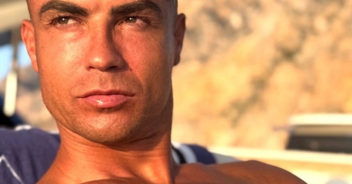 cristiano-ronaldo-reaparecio-con-una-enigmatica-frase-durante-sus-vacaciones-y-alimento-rumores-sobre-su-futuro:-«las-sombras-caen-detras-de-ti»