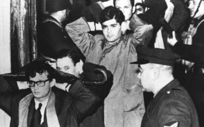 La «noche de los bastones largos», una violenta sangría de la educación