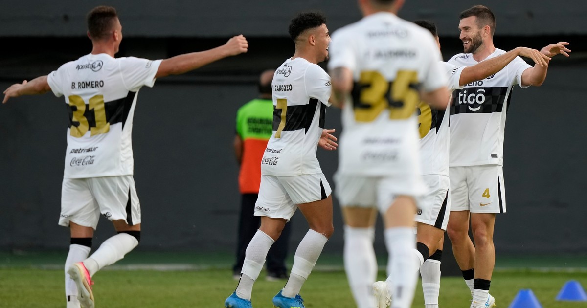 del-mundial-a-un-debut-sonado:-tim-payne-hizo-un-golazo-en-su-estreno-con-olimpia-y-desato-la-locura-de-los-hinchas