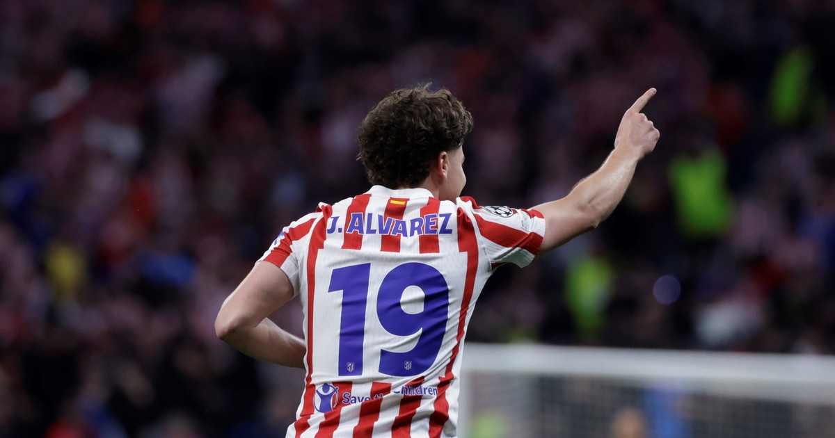 el-atletico-de-madrid-le-puso-fecha-al-regreso-de-julian-alvarez-a-los-entrenamientos:-como-sigue-la-novela-del-mercado-de-pases-europeo