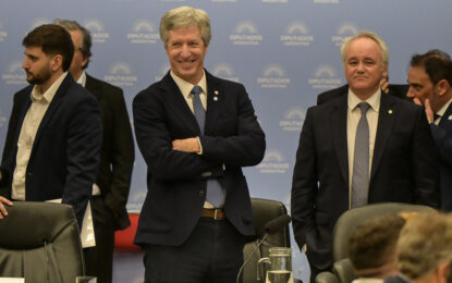 Para impulsar la actividad, el Gobierno analiza facilidades para que los bancos puedan prestar dólares