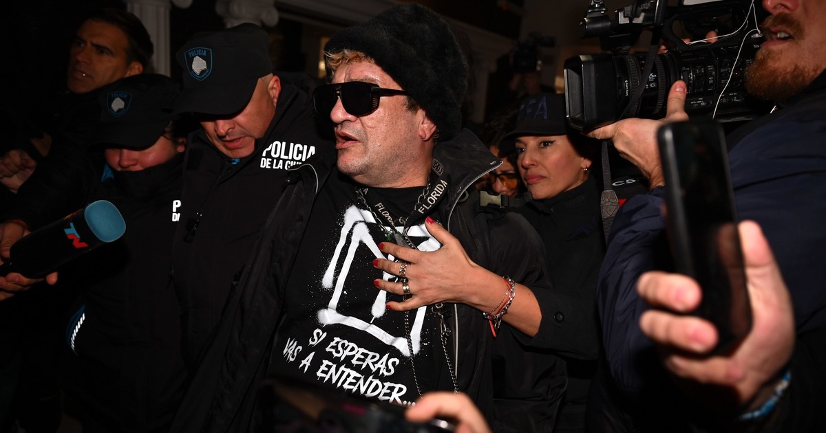«pity»-alvarez-llego-al-juicio-por-homicidio-con-una-frase-de-una-cancion-emblematica-en-su-remera:-«nunca-quise»