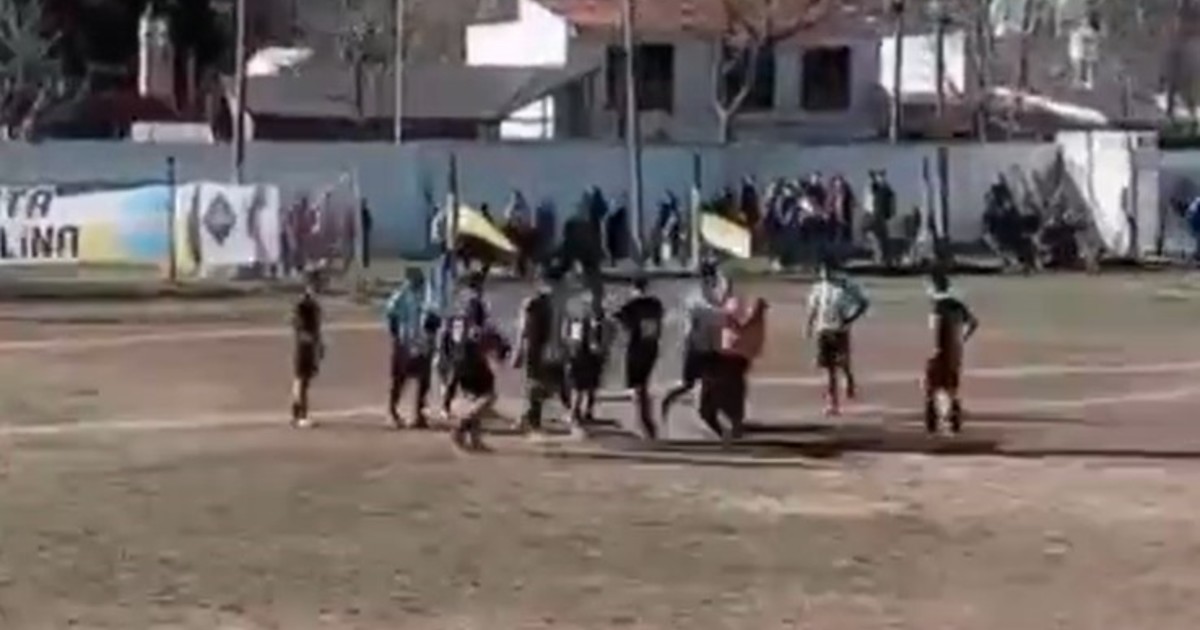 le-sacaron-tarjeta-roja,-le-pego-una-trompada-al-arbitro-y-termino-preso