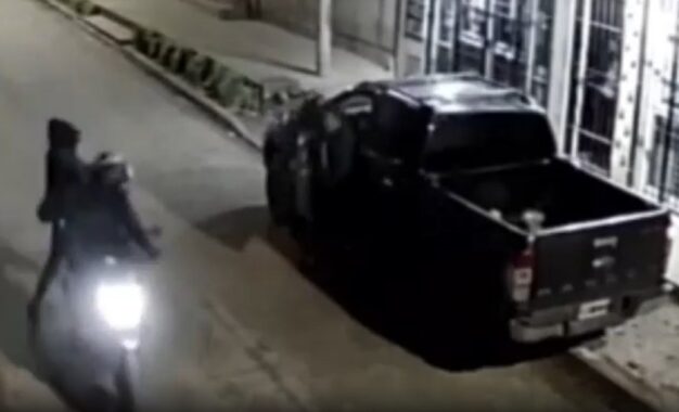 Mataron a un hombre cuando bajaba de su camioneta en Lomas de Zamora: el video del ataque