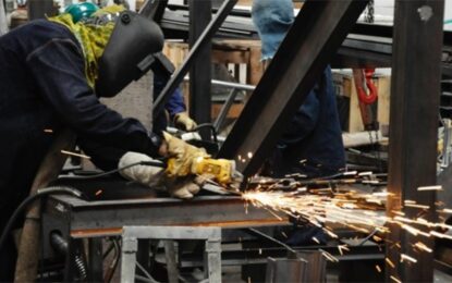 Un sector clave de la industria cayó 4,4% en el último año y tiene paradas seis de cada diez máquinas