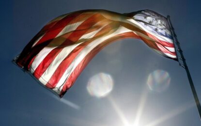 Corte Suprema vuelve a rechazar pedido de Trump de anular compensación a escritora que lo acusó