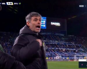 Guillermo Barros Schelotto tomó del cuello a Vaccari y volaron piñas: bochornoso final en Vélez vs Defensa y Justicia