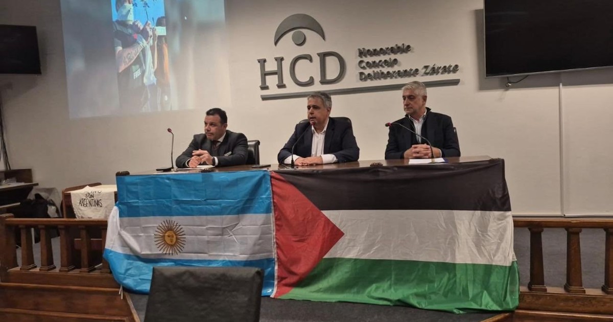 escandalo-en-zarate:-el-peronismo-armo-un-acto-pro-palestina-en-el-concejo-deliberante,-embandero-el-recinto-y-hubo-repudios