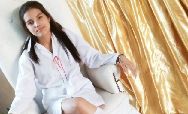 Una jueza ordenó que la adolescente de 17 años acusada del crimen de su compañera de colegio se anote en otra escuela y haga terapia