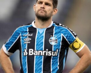 Estafa en Brasil: se hacía pasar por el DT de Gremio y le sacó 4.000 dólares a un jugador pero el argentino Kannemann lo descubrió