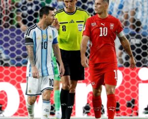 Escándalo en la Selección de Suiza, rival de Argentina en el Mundial 2026: apartaron al capitán por truchar un certificado de vacunación y podría ir preso