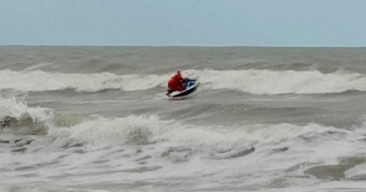 amplian-la-busqueda-de-los-dos-kayakistas-que-desaparecieron-en-el-mar-en-santa-teresita