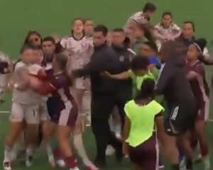 Venezuela le ganó a Chile la final femenina del fútbol en los Juegos Suramericanos 2026 y terminaron en una batalla campal