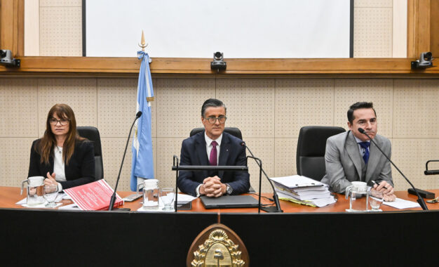 A través de la UIF, el Gobierno también se opone a que se divida el juicio por lavado contra Cristina y Máximo Kirchner Hotesur-Los Sauces