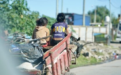 Casi el 45% de los menores de 14 años vive en hogares pobres y ya suman 4,2 millones