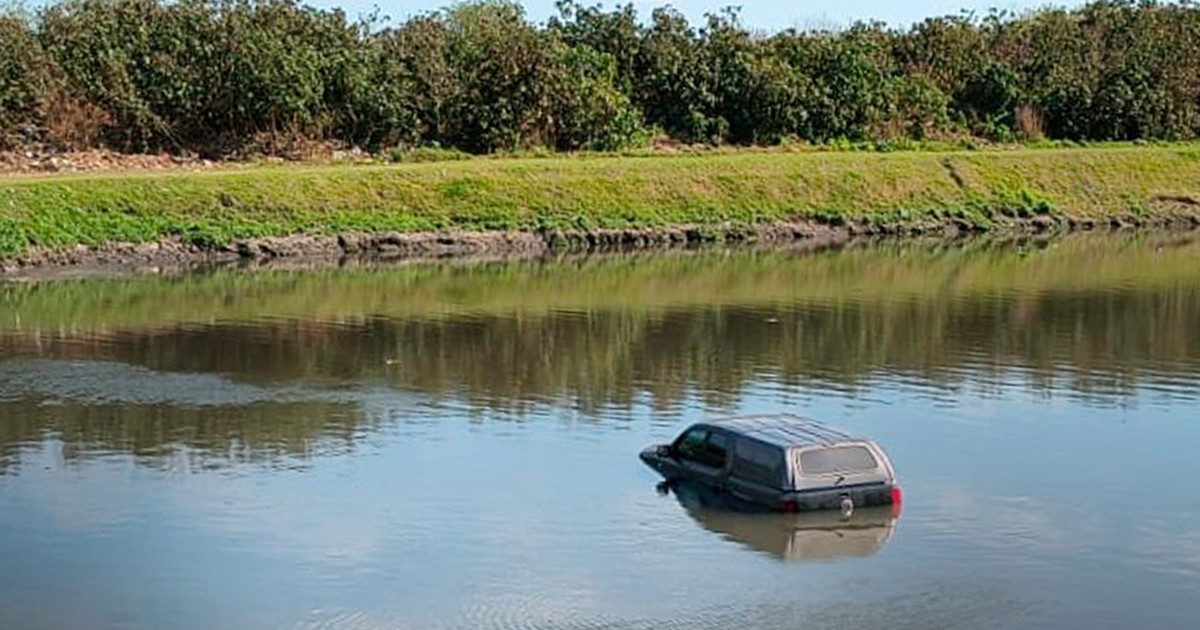 una-amarok-en-el-arroyo:-la-camioneta-que-sorprendio-a-la-plata-y-el-dato-que-resolvio-el-misterio
