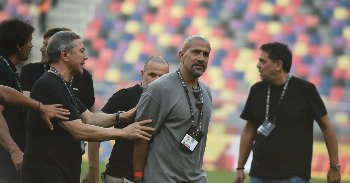 veron-y-otra-denuncia-por-la-supercopa-internacional:-acuso-a-la-policia-de-santiago-del-estero-de-pegarle-a-los-hinchas-de-estudiantes-de-la-plata