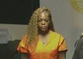 Una mujer dejó a sus cuatro pequeños hijos en casa y se fue en un crucero a las Bahamas