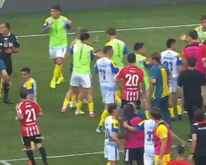 Escándalo en Estudiantes: un futbolista apareció en los festejos de Rosario Central tras la polémica en la Supercopa