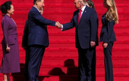 Trump ofreció vender armas a China, según el embajador de EE.UU.
