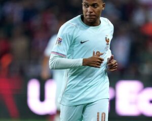 Polémica con Mbappé: tras su lesión, no volvió a los entrenamientos del Real Madrid y fue visto en una disco de París