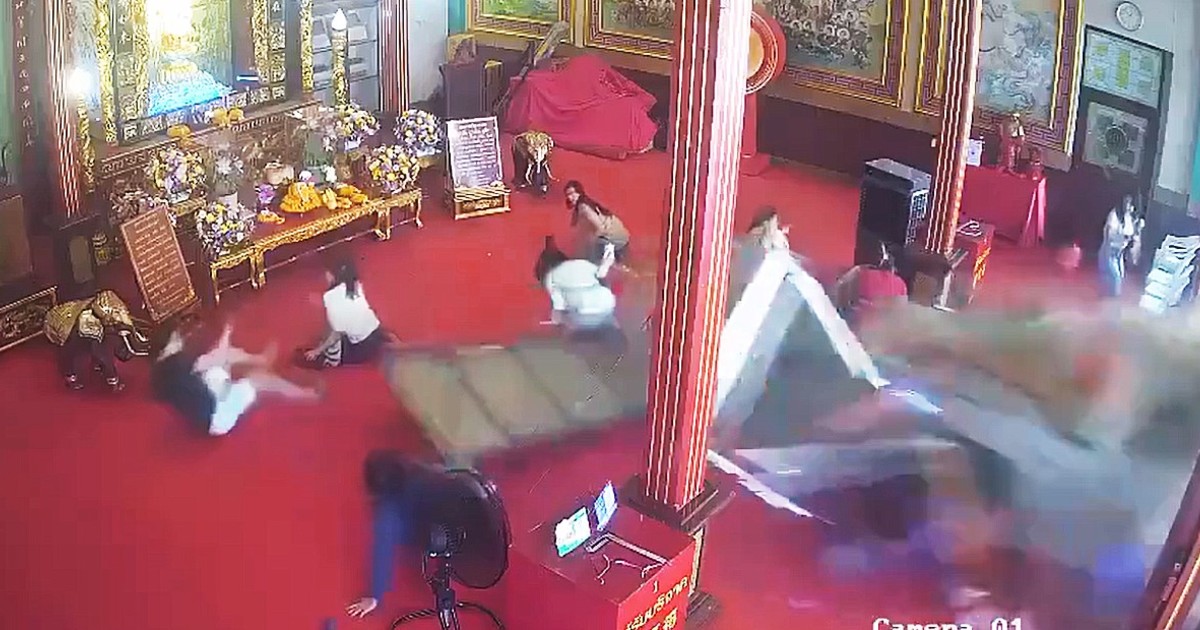 horror-en-plena-meditacion:-un-conductor-embistio-un-templo-budista,-atropello-a-cinco-personas-y-tres-quedaron-atrapadas-debajo-del-auto