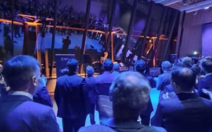Javier Milei cerró su gira en París con un cocktail en la Torre Eiffel con gobernadores, empresarios y música clásica