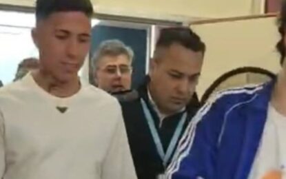 El gran gesto de Enzo Fernández antes de volver a jugar con la Selección: visitó a los chicos del Hospital Garrahan