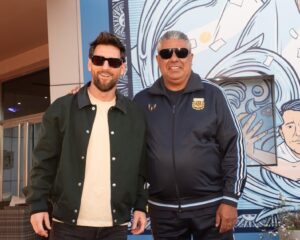 La nostálgica bienvenida «con estilo» que le dio Chiqui Tapia a Messi en su llegada a Ezeiza