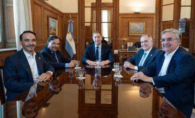 Santilli empezó una nueva ronda con gobernadores en la Casa Rosada para eliminar las PASO