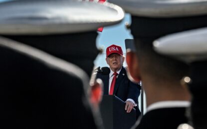 El Pentágono prepara nuevos planes de ataque contra Irán mientras Trump duda