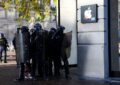 Saqueos en Francia: los iPhone robados en una tienda de Apple se bloquearon y avisaron que estaban siendo rastreados