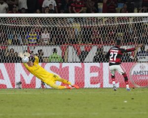 Estudiantes eliminó a Flamengo por penales en el Maracaná y jugará la final de la Libertadores contra Palmeiras