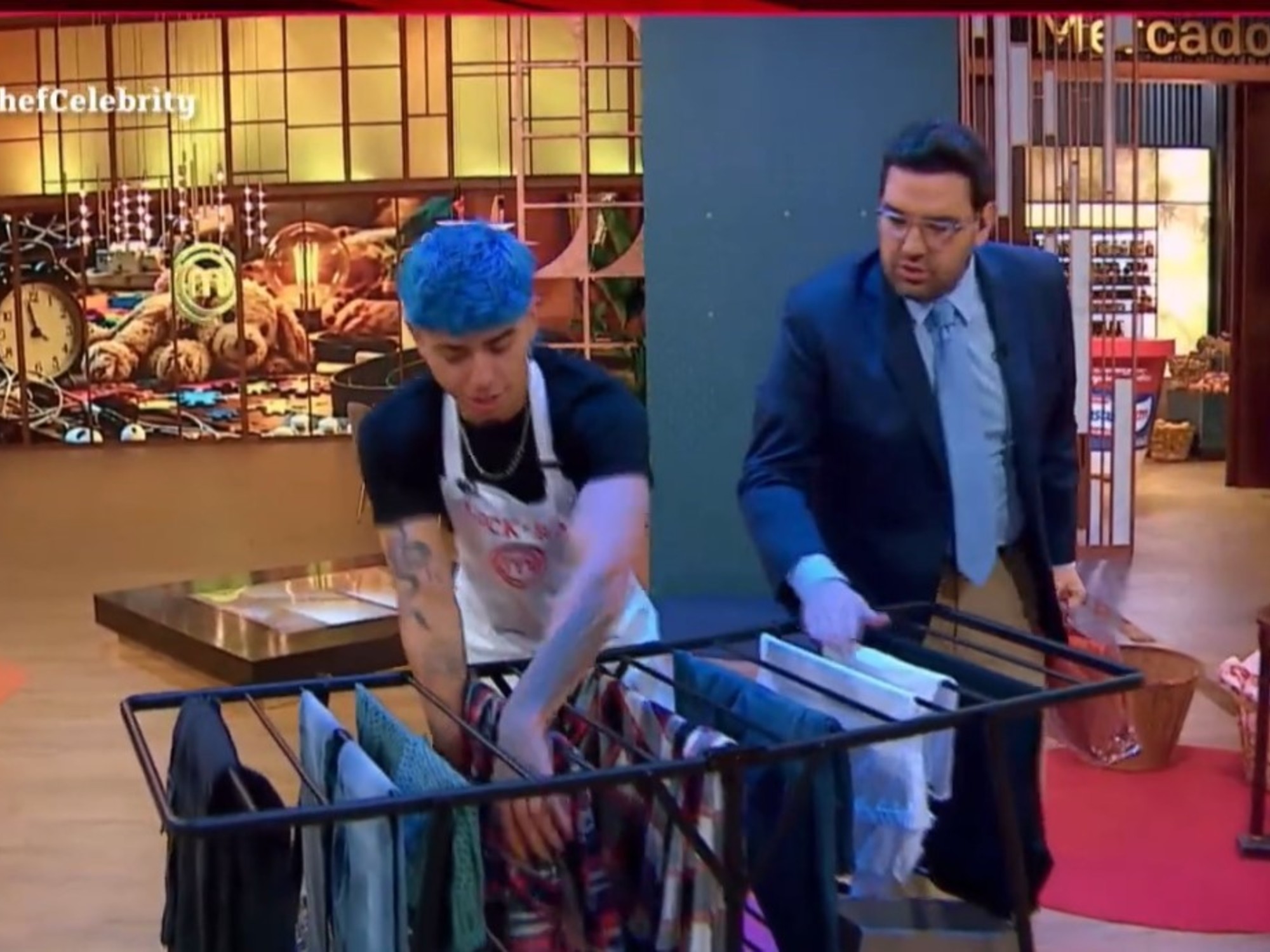 En MasterChef Celebrity, a Luck Ra le tocó tender la ropa, supervisado por Damián Betular