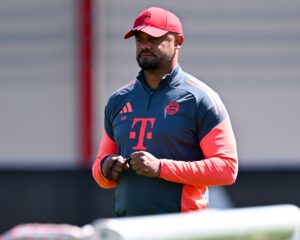 Vincent Kompany, DT del Bayern Múnich, se desvaneció tras un entrenamiento y quedó internado