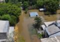 Inundaciones en Corrientes: el Paraná desbordó la costanera de Paso de la Patria y un adolescente está grave tras ser mordido por una cascabel