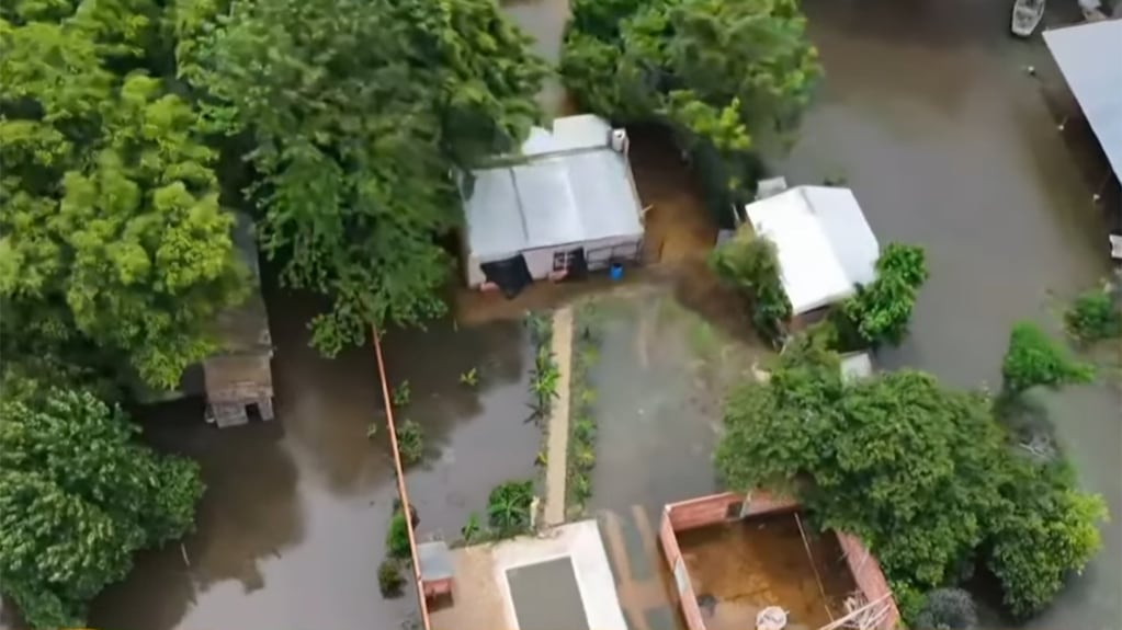 El desborde del arroyo Barranqueras anegó calles y viviendas en Tres Bocas, Chaco