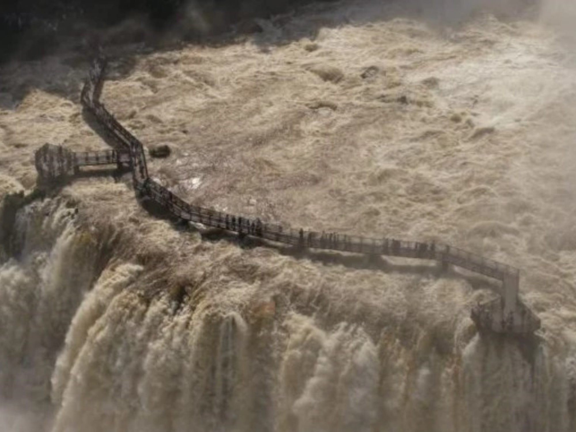 El caudal del río Iguazú superó los 12 mil metros cúbicos por segundo
