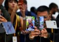 El CEO de Nothing disparó contra el iPhone Duo: “Es una pérdida de dinero”