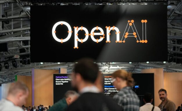 Espionaje en OpenAI: el FBI detuvo a un ingeniero acusado de esconder un grabador en una sala de reuniones
