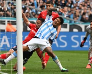 Racing e Independiente empataron 1-1 en el clásico de Avellaneda: silbidos en el Cilindro y bronca de los dos DT
