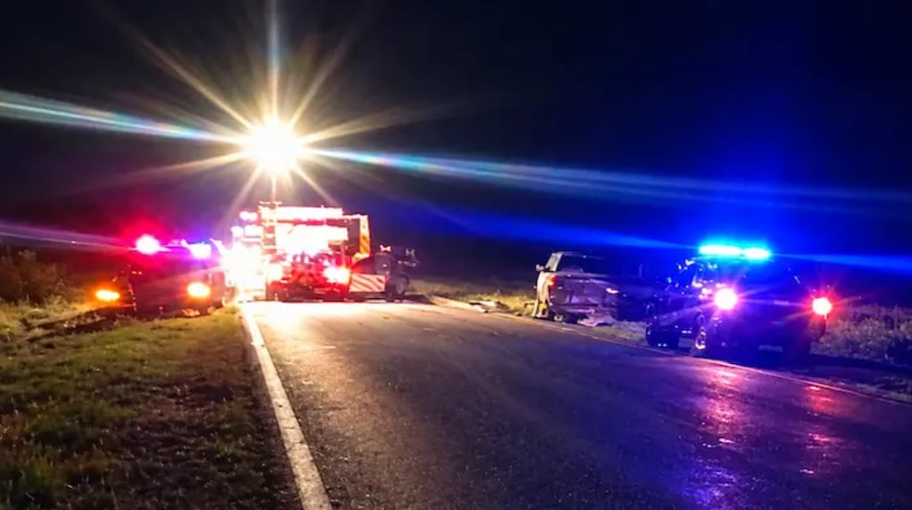 Tres jóvenes murieron al ser atropellados por una camioneta mientras cambiaban la rueda pinchada del auto al costado de la Ruta 65