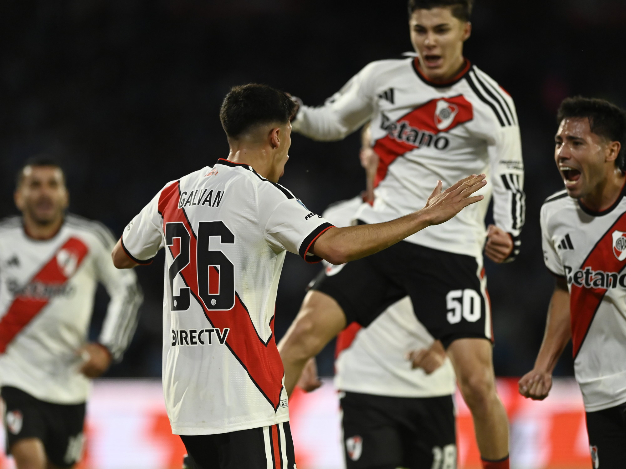 River goleó 3-0 a Belgrano en Córdoba, se metió en zona de playoffs y le dio aire a Ponzio