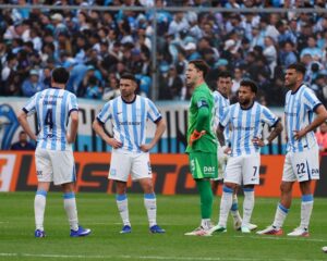 Racing en llamas: el gesto de Espino, el caso Miljevic y un vestuario roto que acelera los cambios para 2027