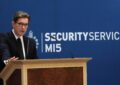 El MI5 reveló un complot de Irán contra una base aérea británica y alertó por los riesgos de la inteligencia artificial