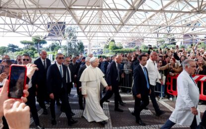 El papa León XIV fue operado con éxito del nódulo en un pulmón y se recupera en su habitación