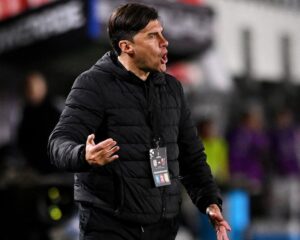 El Cacique Medina estalló por la inhabilitación de Marcos Rojo: «Con otro club se hubiese actuado diferente»