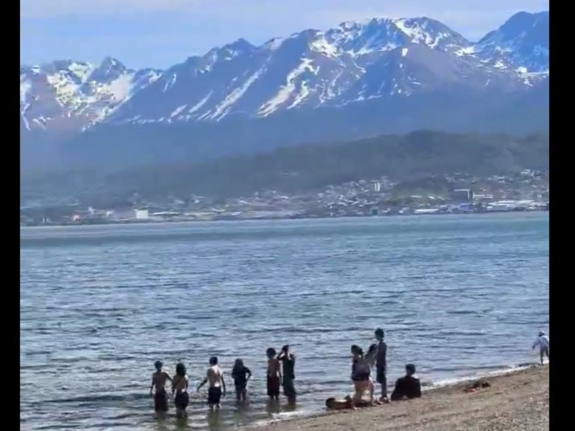 Mientras en Ushuaia van a la playa, en el resto del país se atraviesa una ola de frío