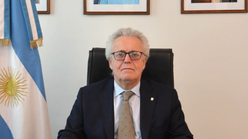 El Gobierno anunció la salida de Claudio Stivelman de la Superintendencia de Servicios de Salud.